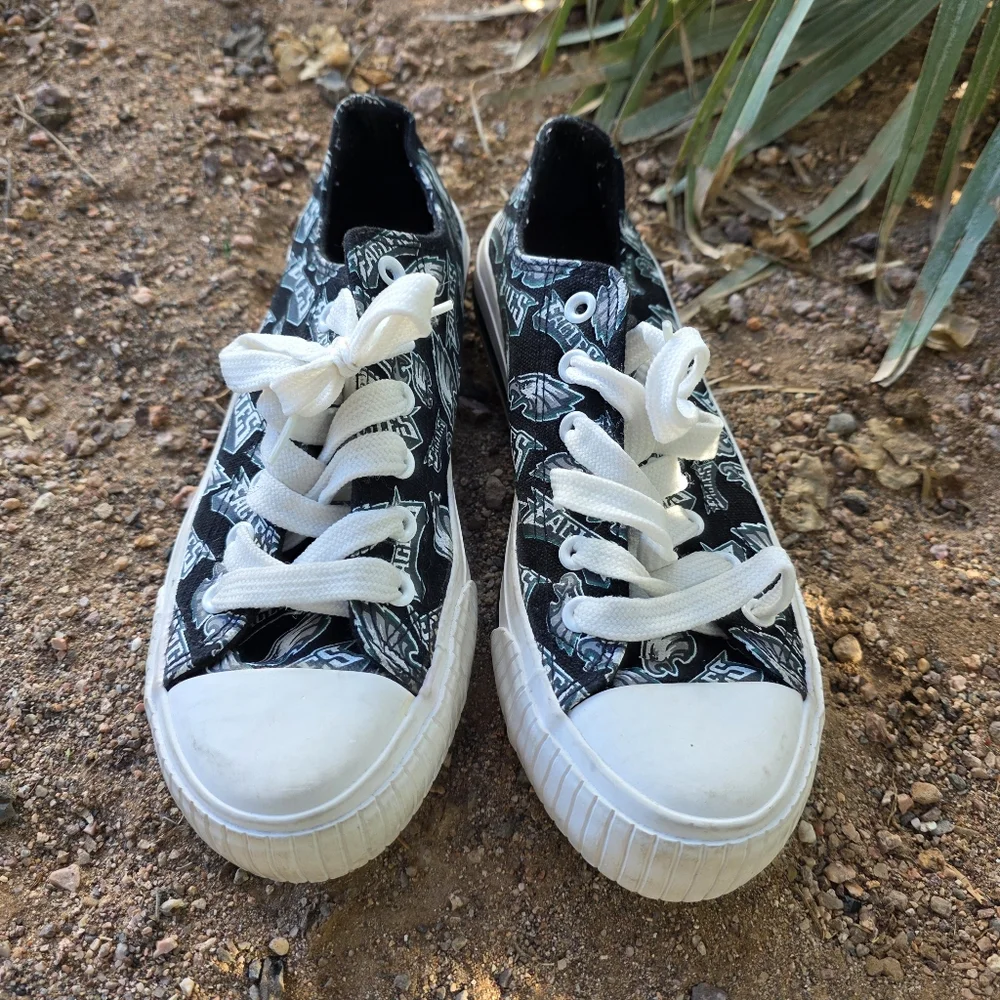 Philadelphia Eagles Women's Low Top Sneakers Repeat Pattern NFL Fan Shoes Size 7 - Picture 4 of 9